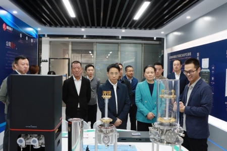 廣東省科協(xié)黨組書(shū)記、專(zhuān)職副主席成洪波一行調(diào)研賦同量子科技